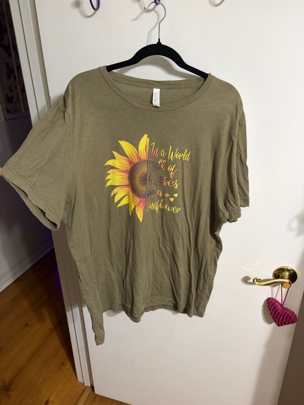 🧡 2X Bella Canvas Olive Green Sunflower Graphic Tee with Yellow Bloom